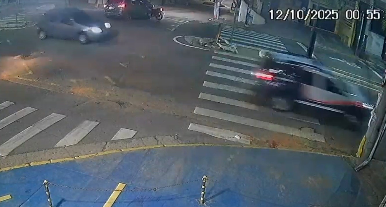 Motociclista morre em acidente após motorista fazer conversão proibida em avenida de Várzea Paulista; VÍDEO