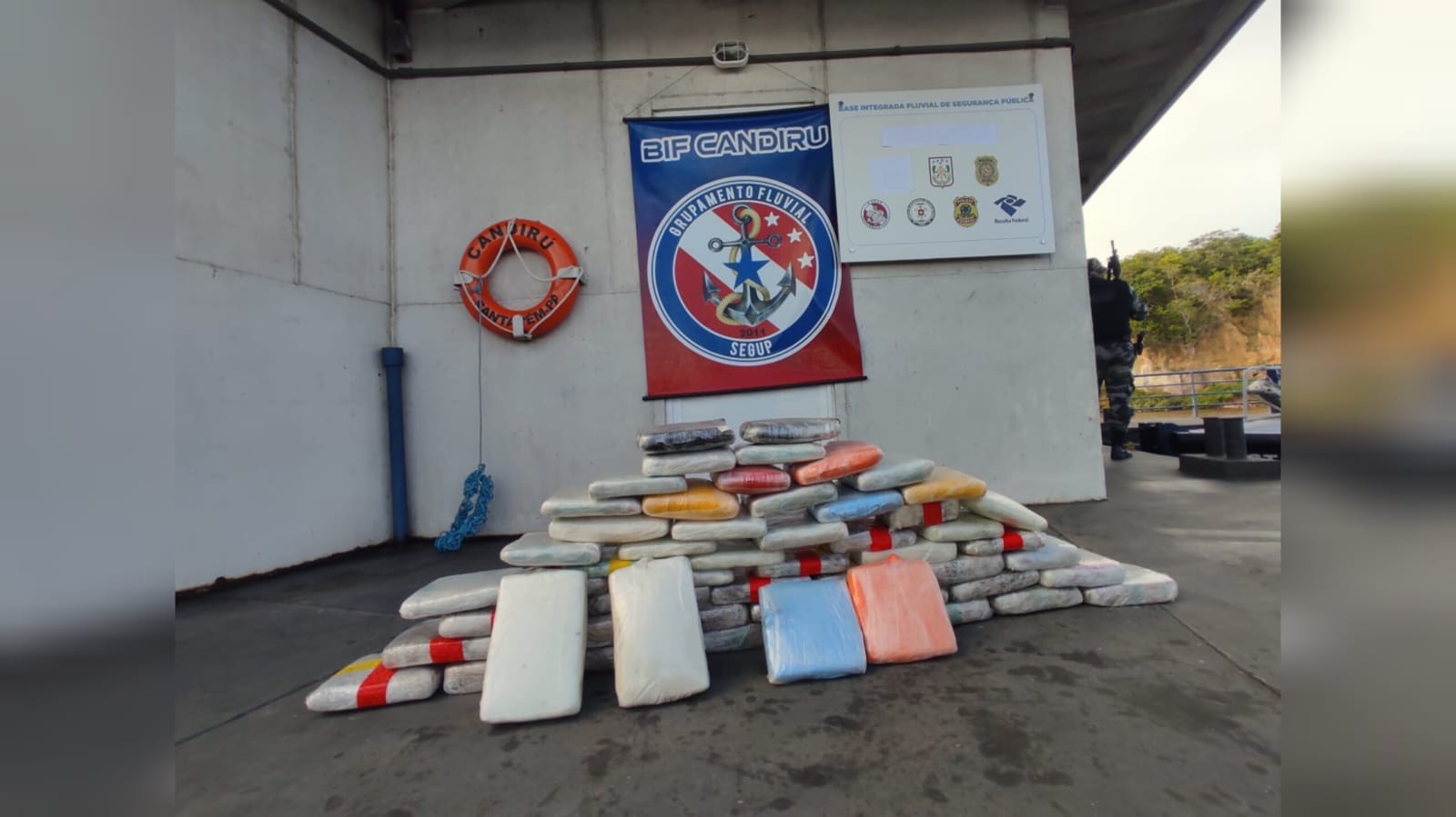 Operação apreende mais de 60 kg de drogas em embarcação que vinha de Manaus para Santarém, no Pará