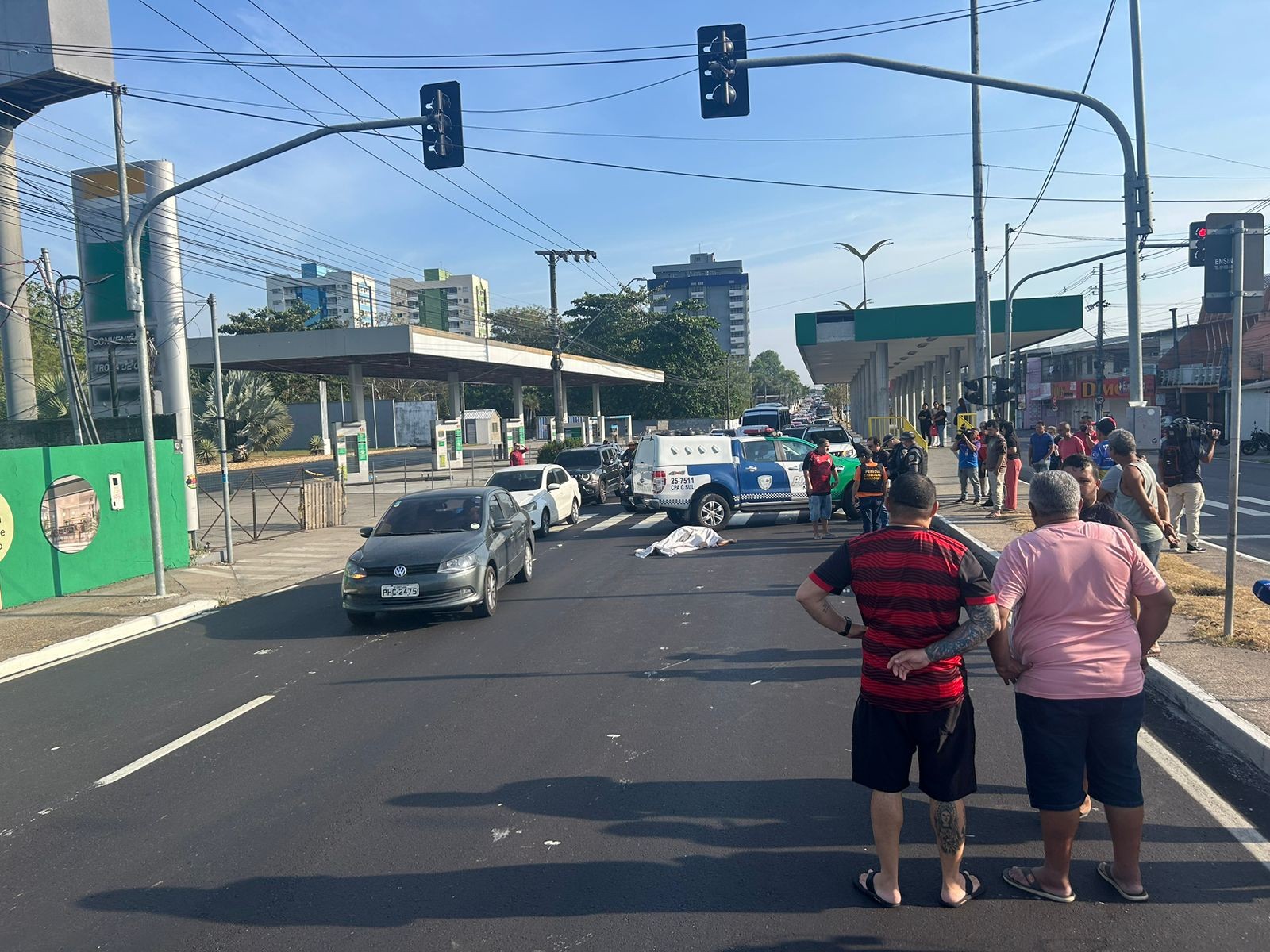 Idoso morre após ser atropelado por motociclista na Avenida Constantino Nery, em Manaus