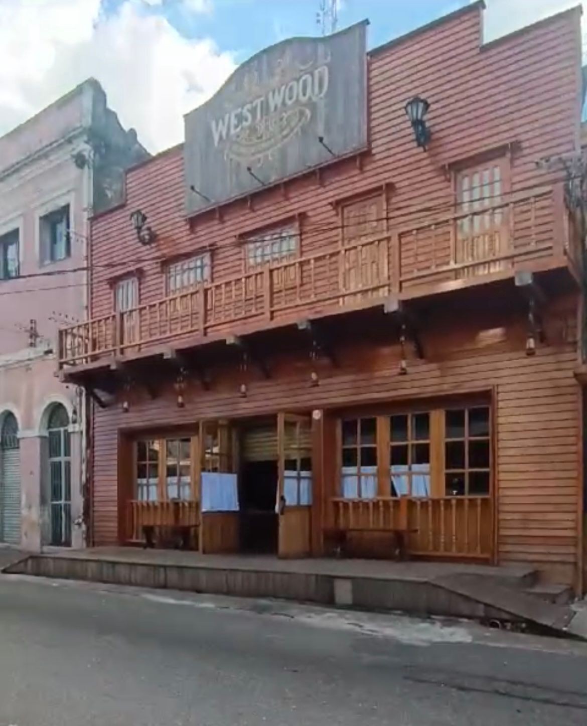 Operação flagra restaurante com suspeita de furto de energia, em Belém