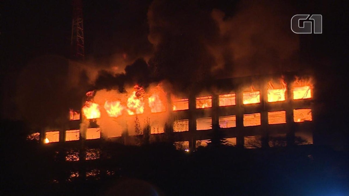 G1 - Incêndio atinge prédio da Sogipa, em Porto Alegre - notícias em Rio  Grande do Sul