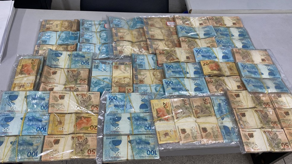 Dinheiro apreendido foi levado para o Depatri, em Afogados — Foto: Polícia Civil/Divulgação