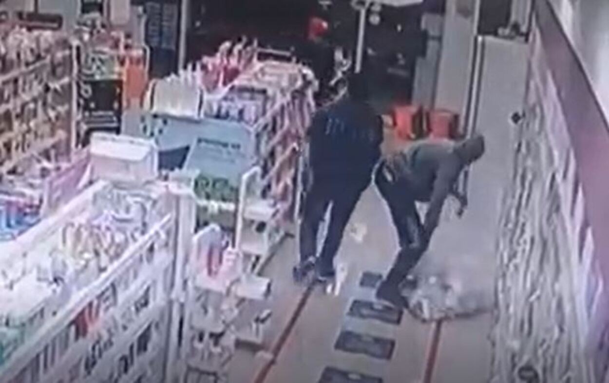 VÍDEO: suspeito de assaltar farmácia e trancar funcionários em banheiro é preso na SP-330