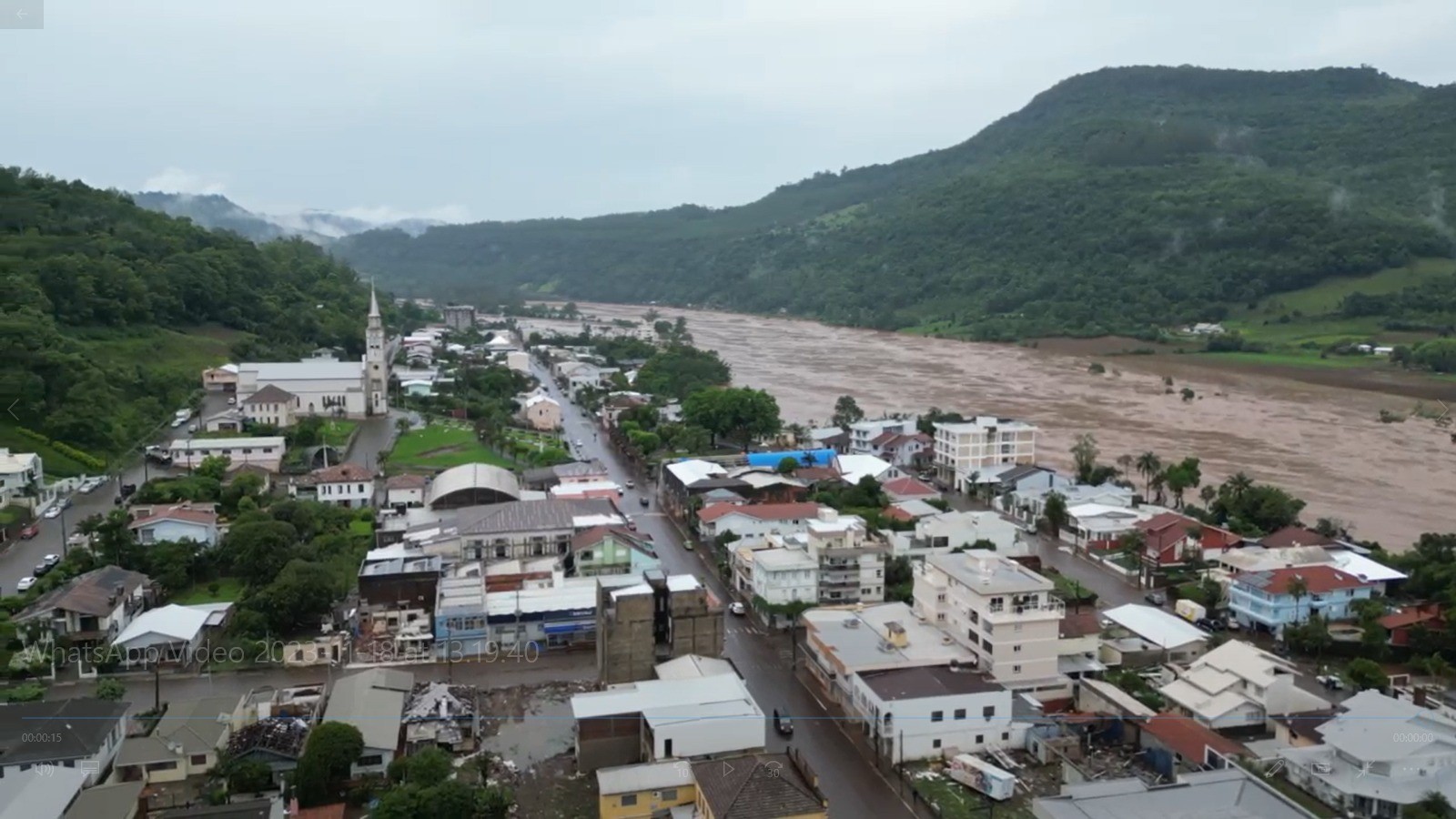 Cidade mais atingida por enchente em setembro, Muçum fica novamente alagada 