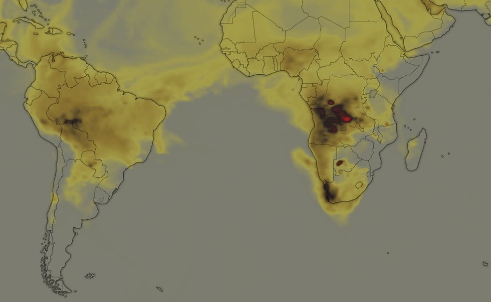 Processo de queimadas na África pode dar origem a material particulado que ocasiona mudança das cores no céu de Natal — Foto: Windy