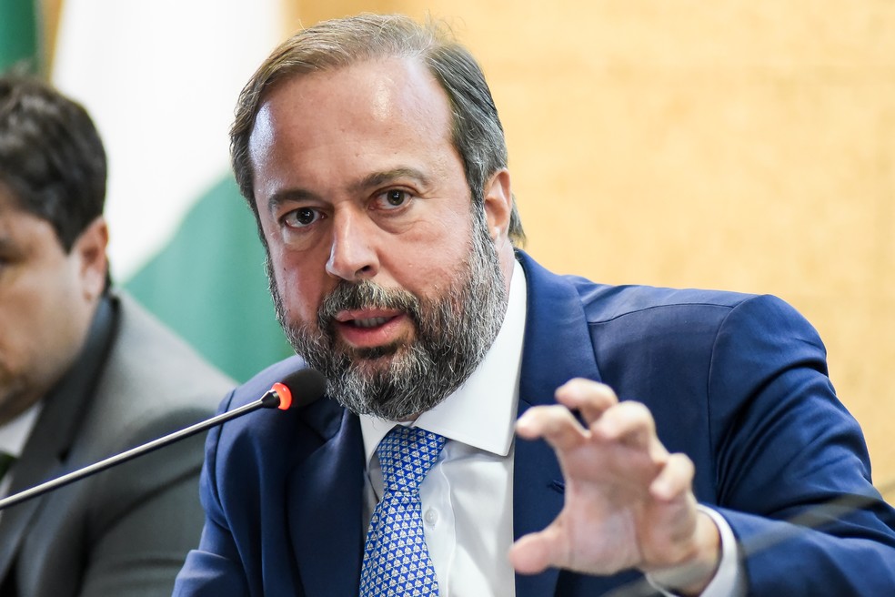 Ministro Alexandre Silveira durante coletiva sobre o apagão nesta terça-feira (15). — Foto: TON MOLINA/ESTADÃO CONTEÚDO