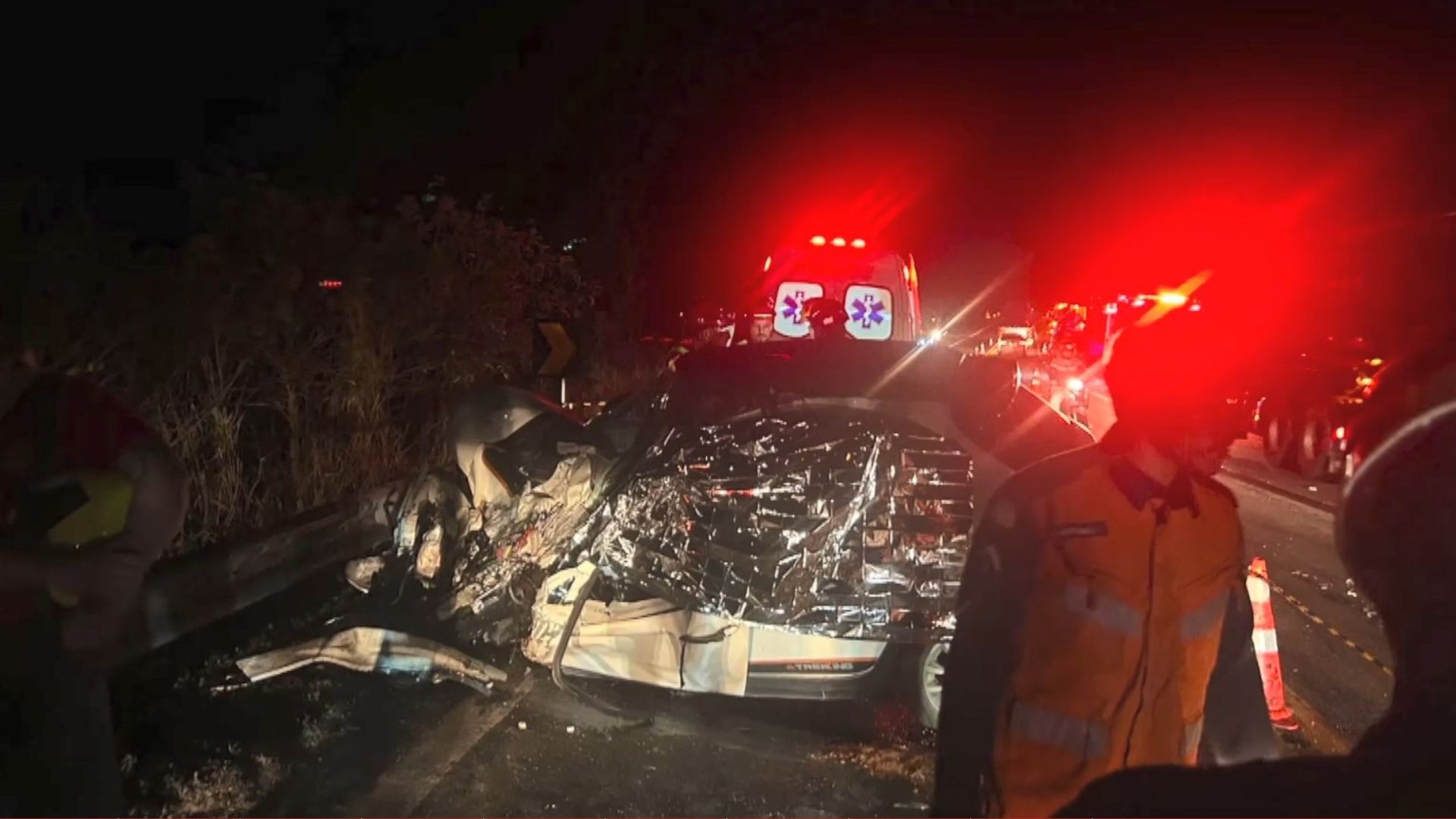 Motorista de 79 anos morre após tentar ultrapassagem e bater de frente com carreta na BR-101, no ES