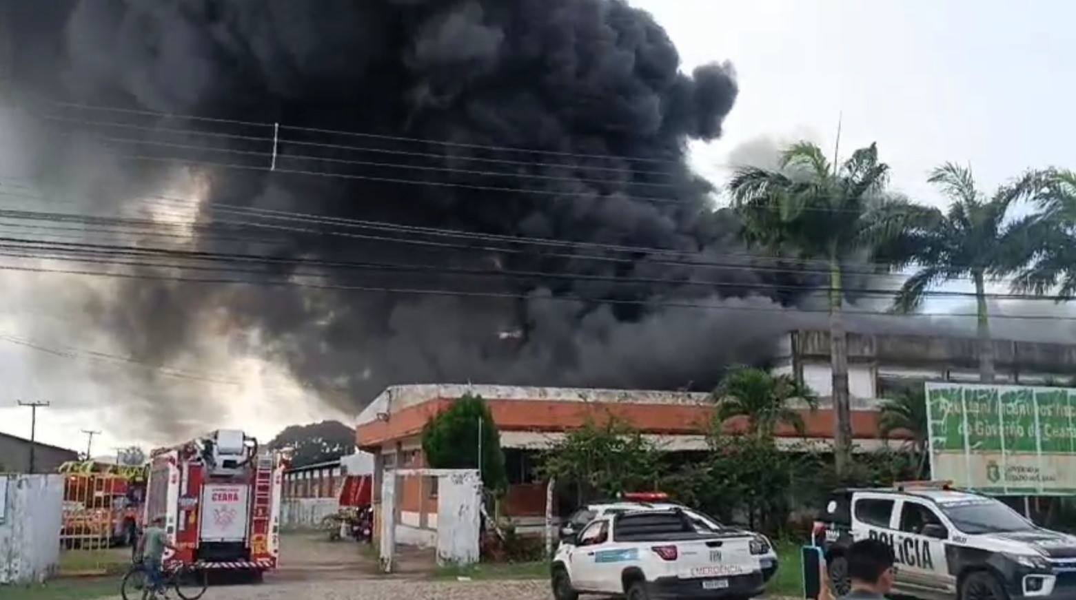 Incêndio atinge fábrica de calçados em Maracanaú, na Grande Fortaleza; vídeo