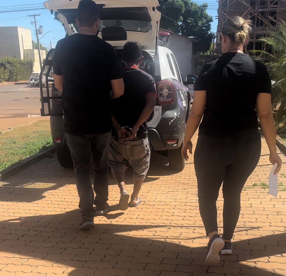 Prisão do suspeito de agredir a mãe aconteceu nesta terça-feira (11_ — Foto: Divulgação/Polícia Civil