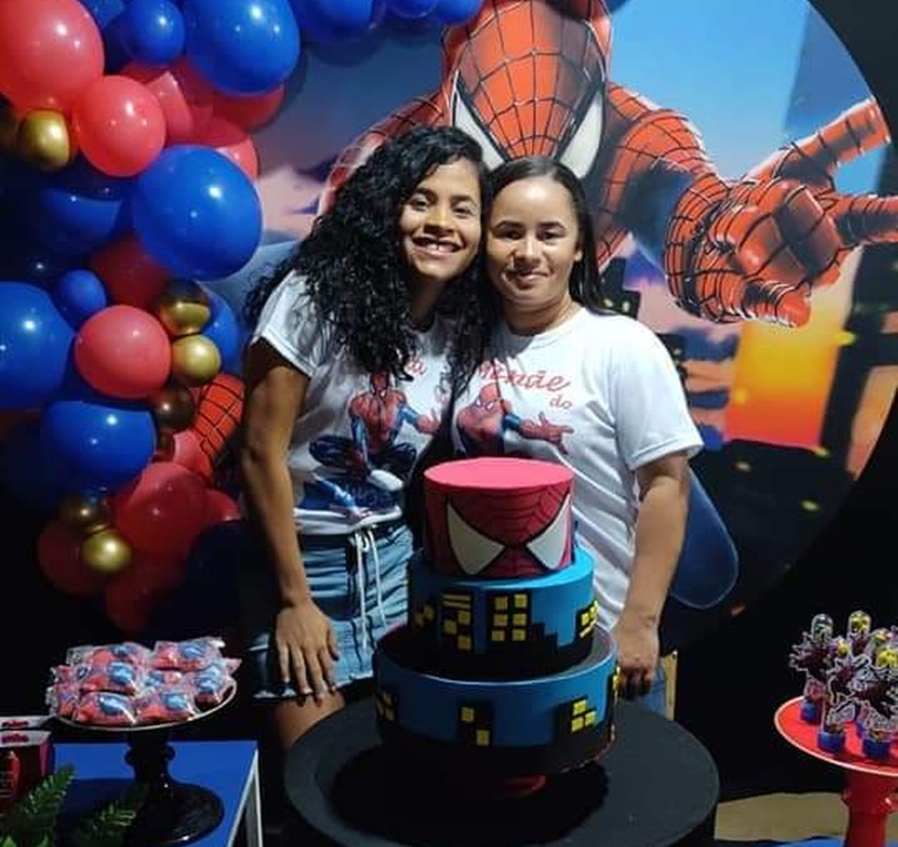 Tamara Vanessa da Silva Santos (esq) com a irmã Roseane Sobral da Silva (dir) — Foto: Arquivo Pessoal