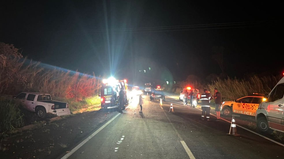 Motorista morre em colisão entre carro e caminhonete na Rodovia General Euclides de Oliveira Figueiredo (SP-563) — Foto: Polícia Rodoviária