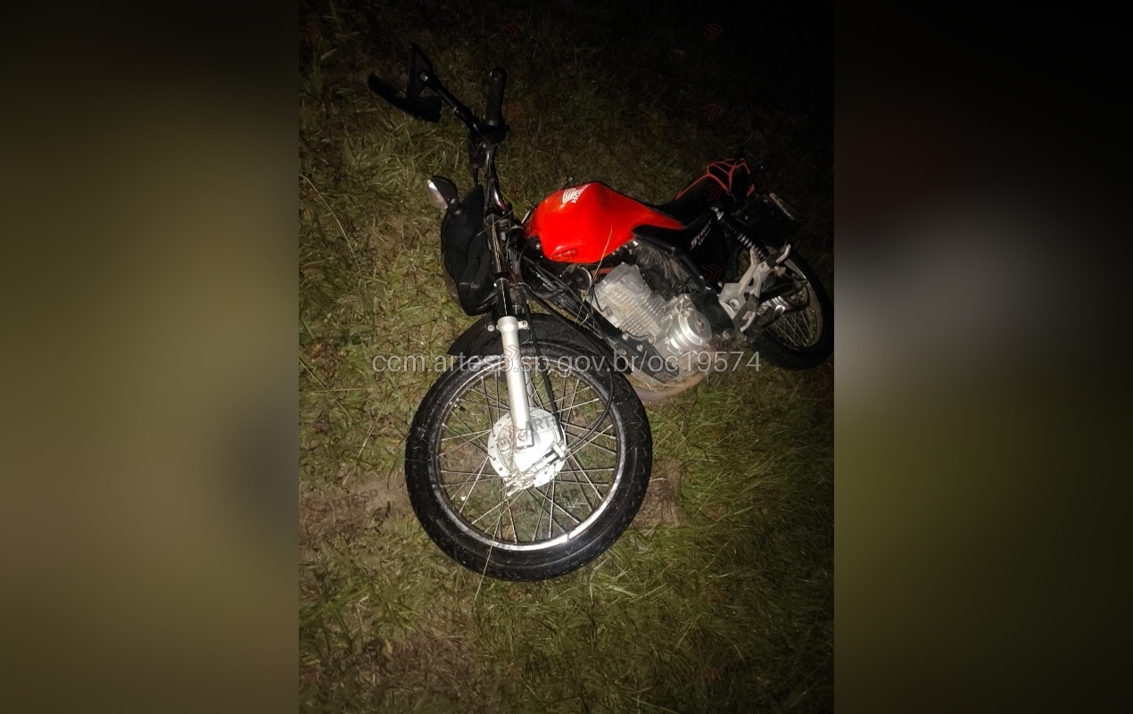 Motociclista morre após bater contra placa de sinalização em rodovia no interior de SP