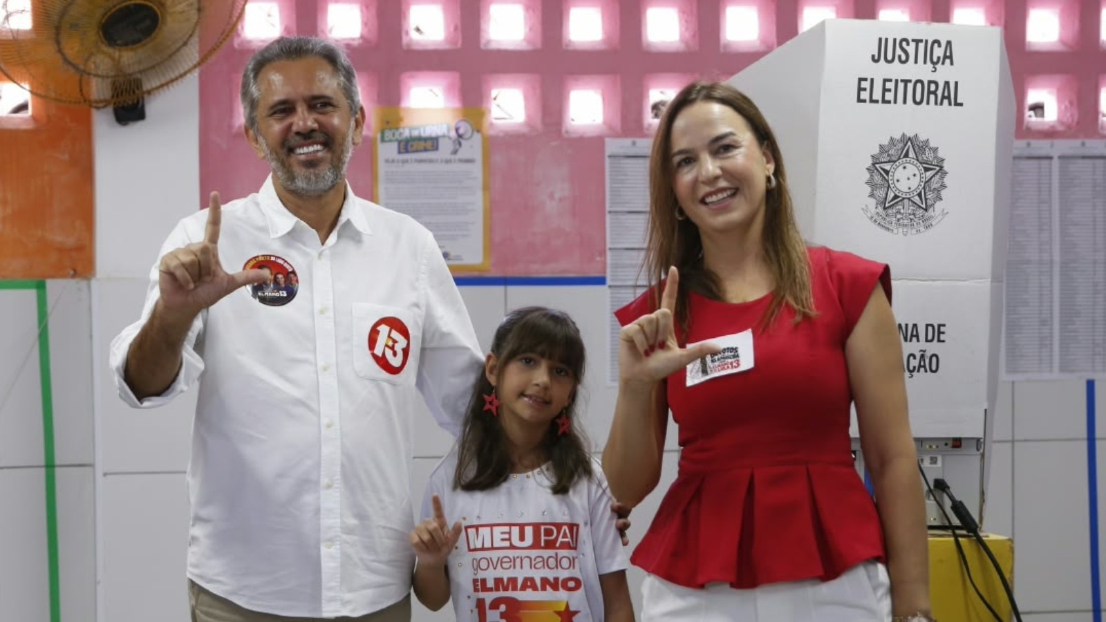 Elmano de Freitas (PT) vota em Caucaia, na Grande Fortaleza
