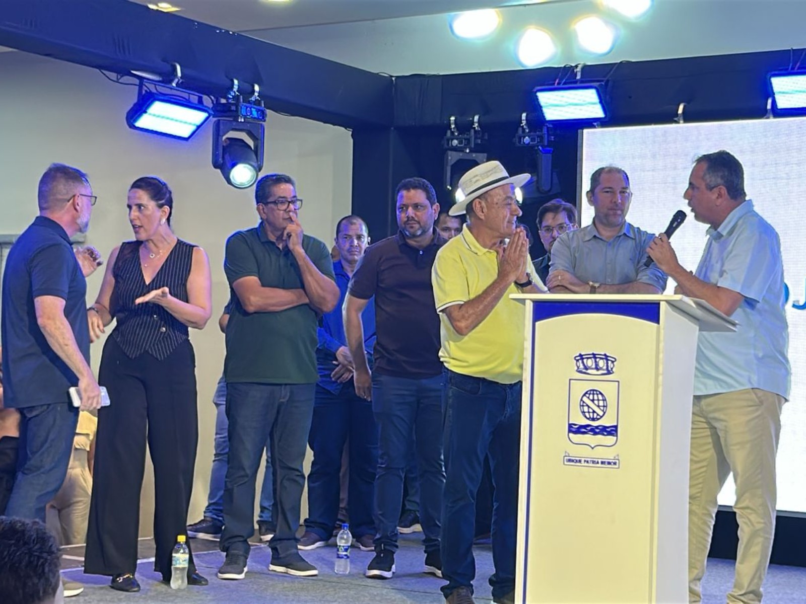 Prestes a deixar prefeitura, Bocalom faz prestação de contas e assina termos de obras em Rio Branco