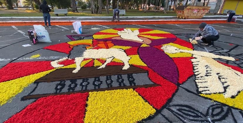 FOTOS: Fiéis participam de missas e montam tapetes para celebrar dia de Corpus Christi em Piracicaba