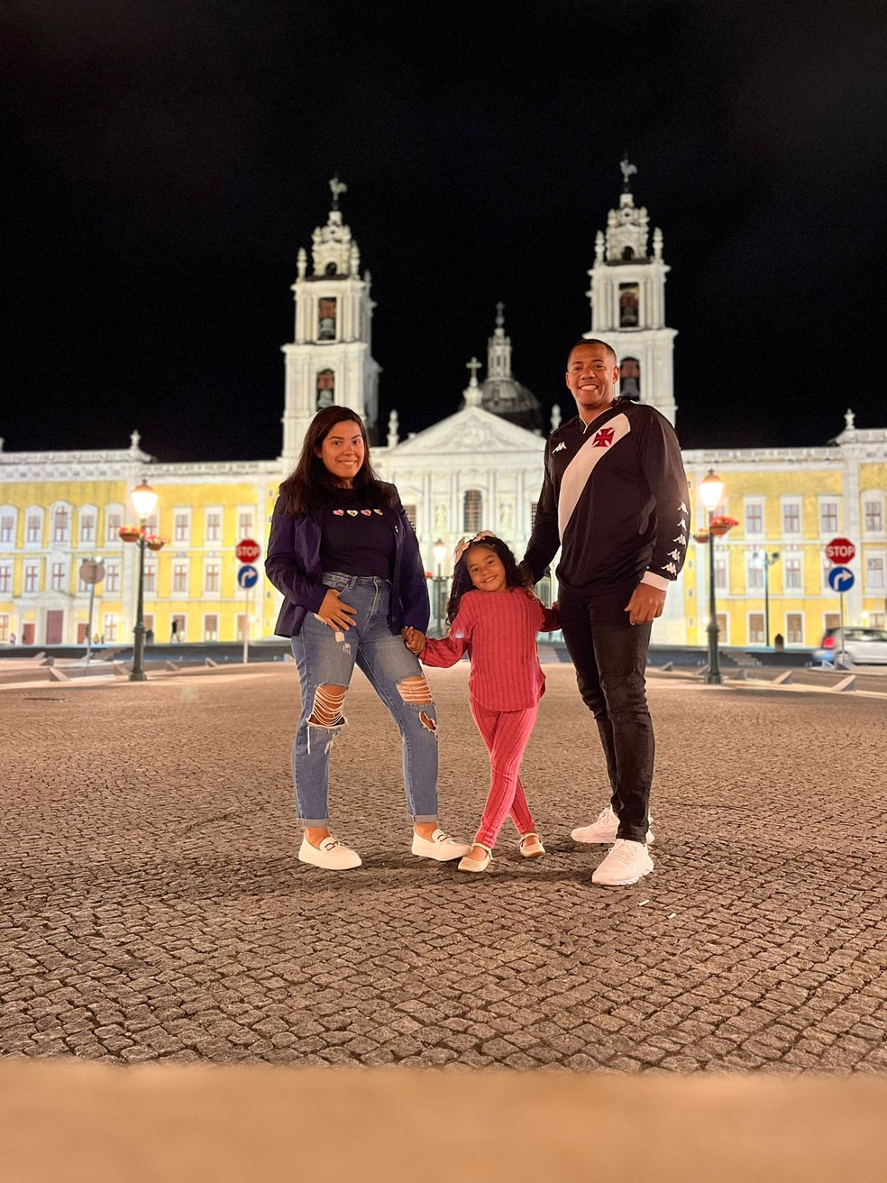 Gabriel, a esposa e a filha foram para Portugal em 2022 e vivem em Lisboa — Foto: Arquivo pessoal