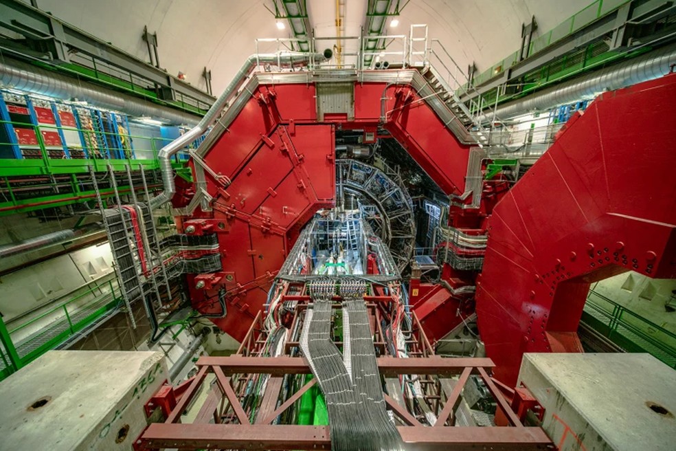 Acelerador de partículas onde pesquisadores conseguiram transformar chumbo em ouro — Foto: Divulgação/Cern
