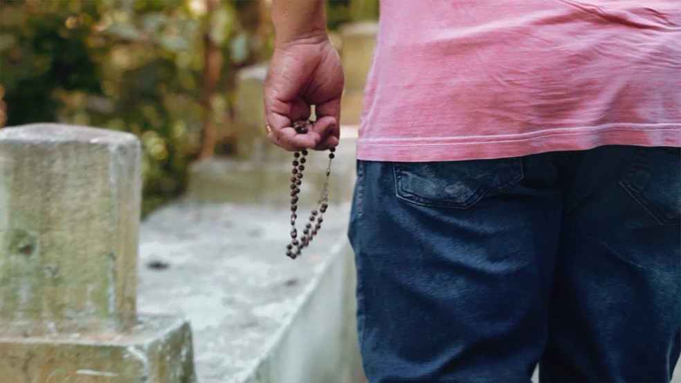 Visitantes que vão ao Convento da Penha, em Vila Velha, conseguem ter contato com a natureza durante a subida pelas trilhas até a capela — Foto: TV Gazeta