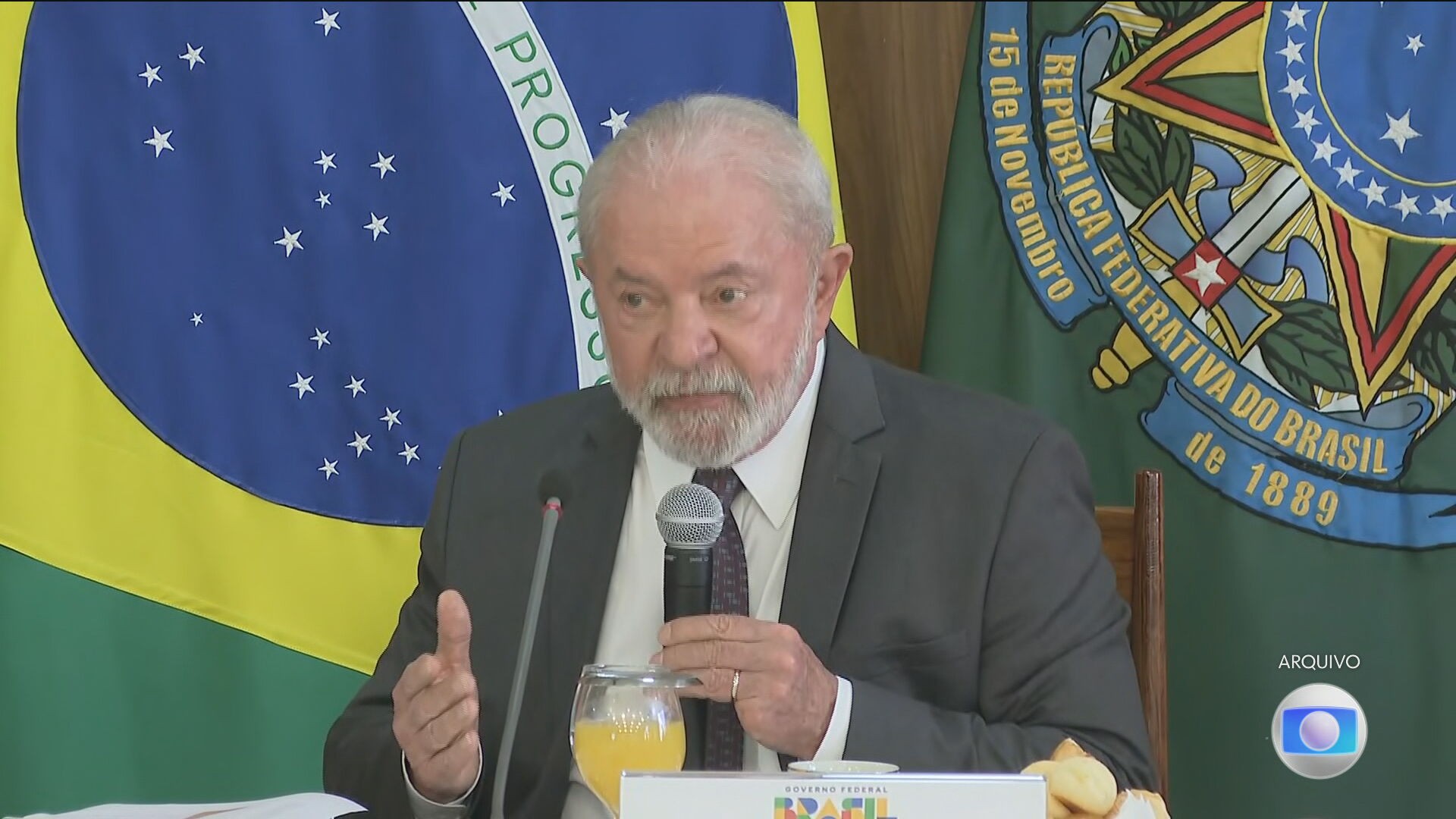 Em busca de apoio para enfrentar tarifaço de Trump, Lula recorre a países do Brics e liga para presidente da China 