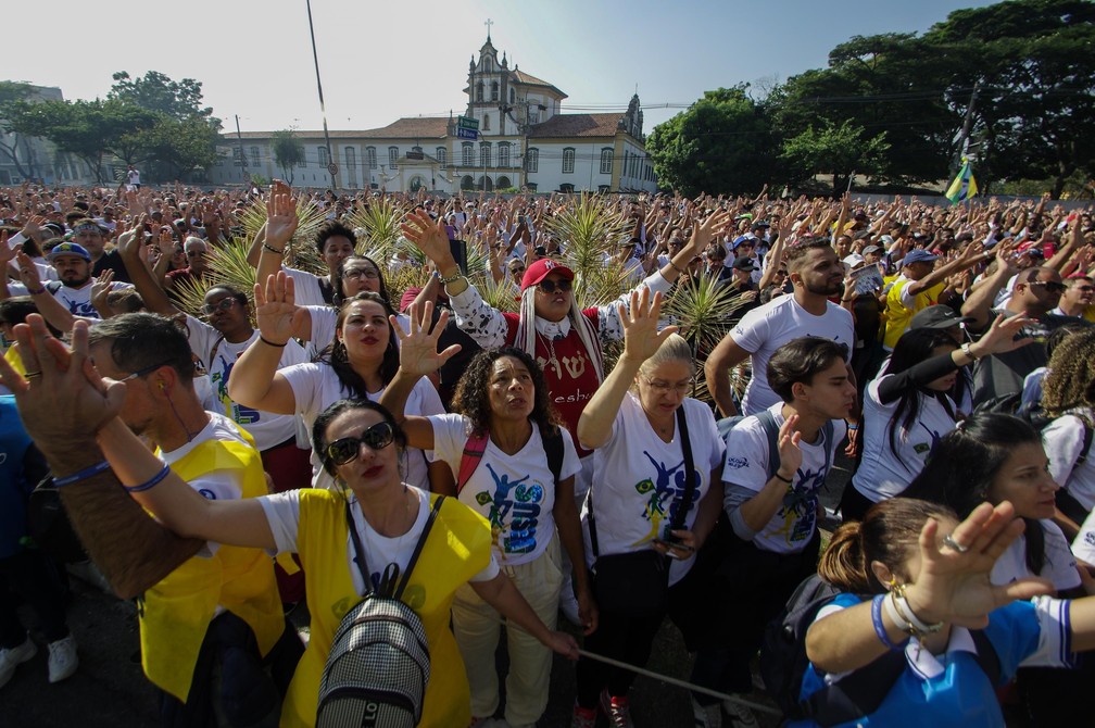 Marcha para Jesus: fiéis acompanham a marcha que parte da região da Luz em direção a Zona Norte da cidade de São Paulo, SP, na manhã desta quinta-feira, 08. — Foto: ROBERTO SUNGI/FUTURA PRESS/FUTURA PRESS/ESTADÃO CONTEÚDO
