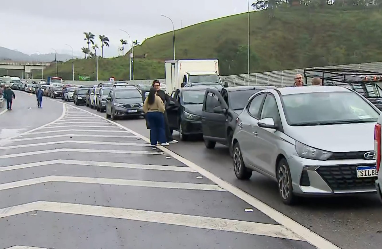 Serra antiga da Tamoios deve seguir interditada pelo menos até a noite desta sexta-feira