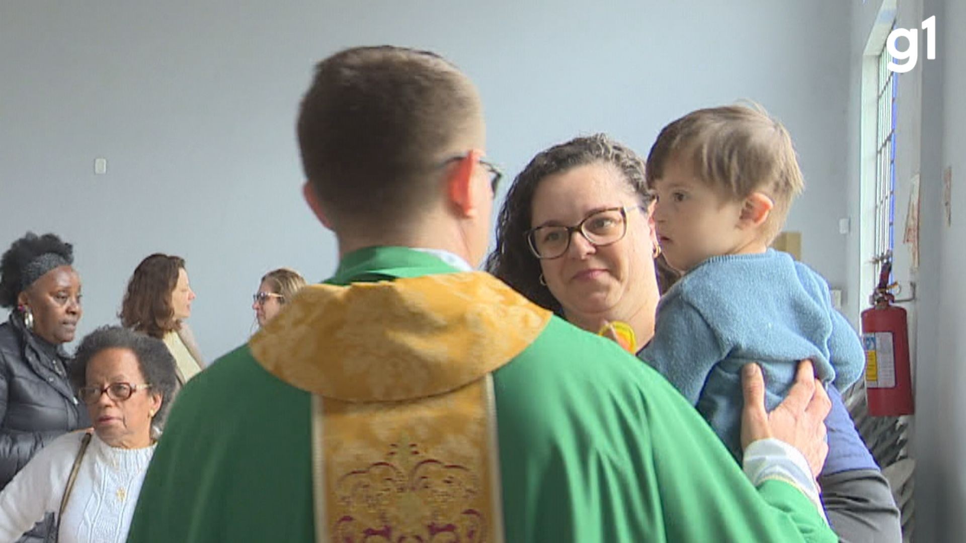 Primeira missa inclusiva do RS tem intérprete, som baixo e luz suave para acolher famílias atípicas