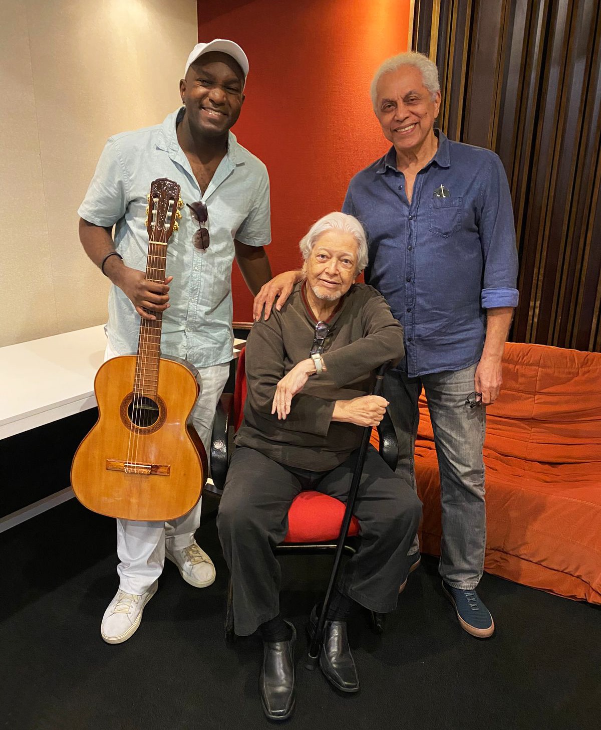 Vidal Assis canta Elton Medeiros com Chico Buarque, João Bosco e Paulinho da Viola no álbum 'Negro samba lírico'