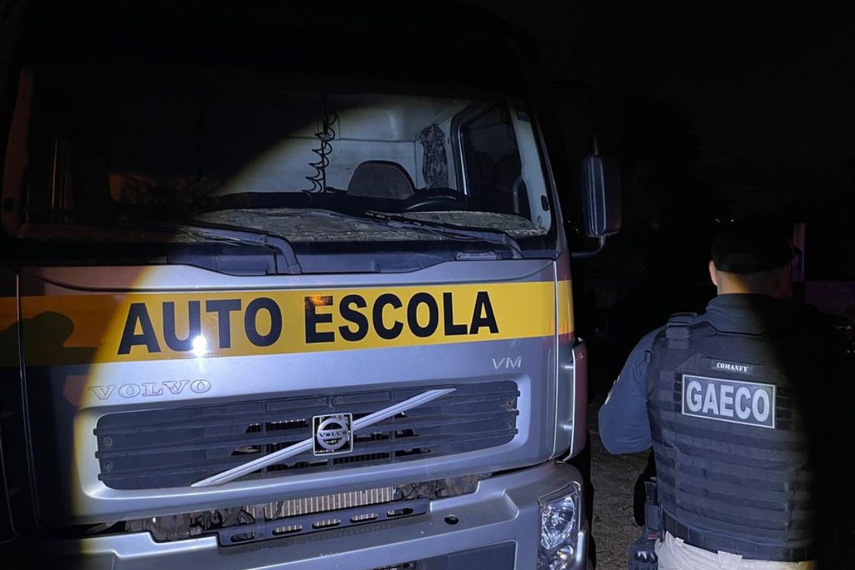 Autoescola clandestina é fechada e cinco pessoas são presas em operação contra fraude em obtenção e renovação de CNH no Paraná