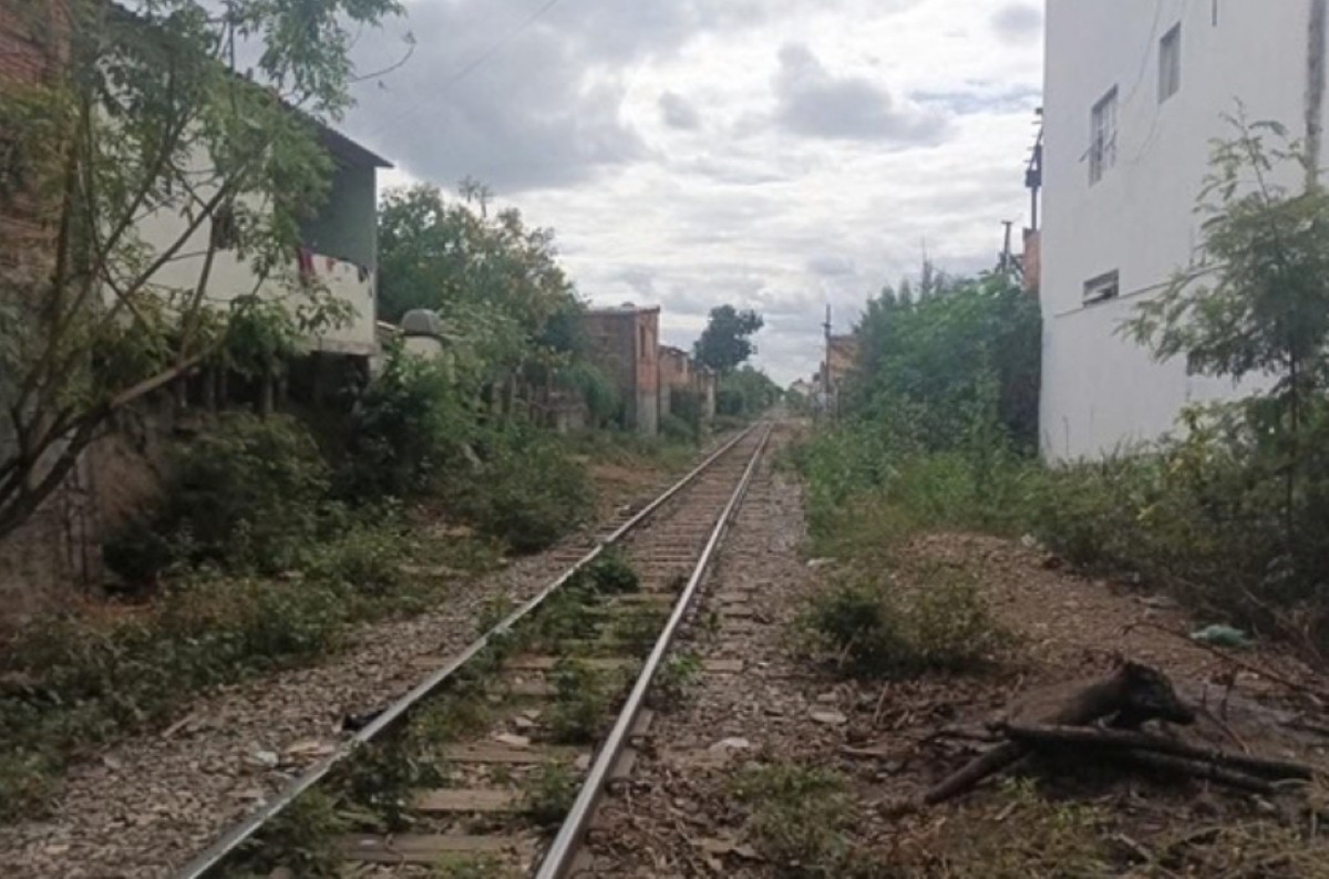 Ações de desocupação de mais de 90 famílias que moram às margens de ferrovia é suspensa em MG