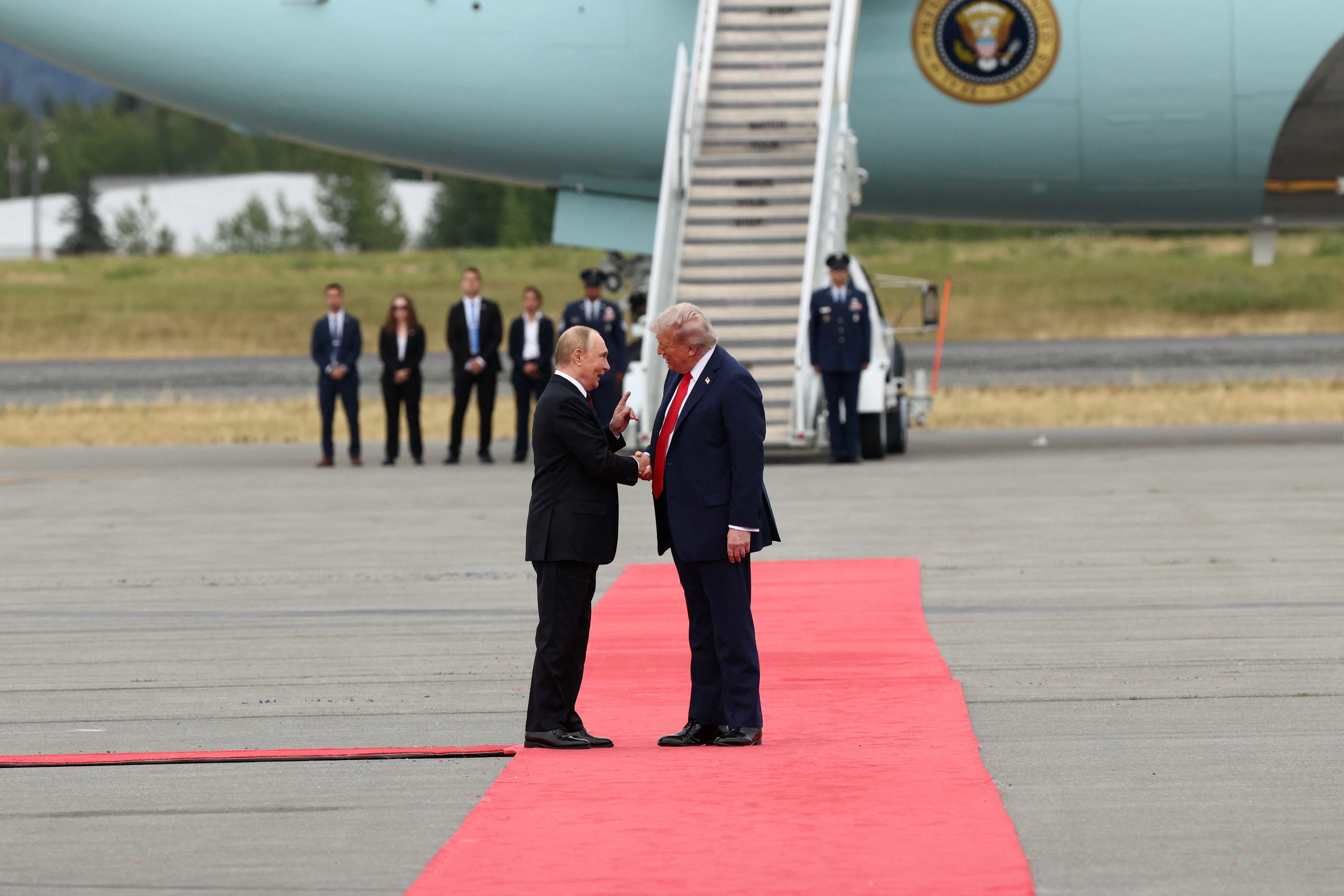Putin vira meme com caras e bocas antes de reunião com Trump no Alasca; VÍDEO