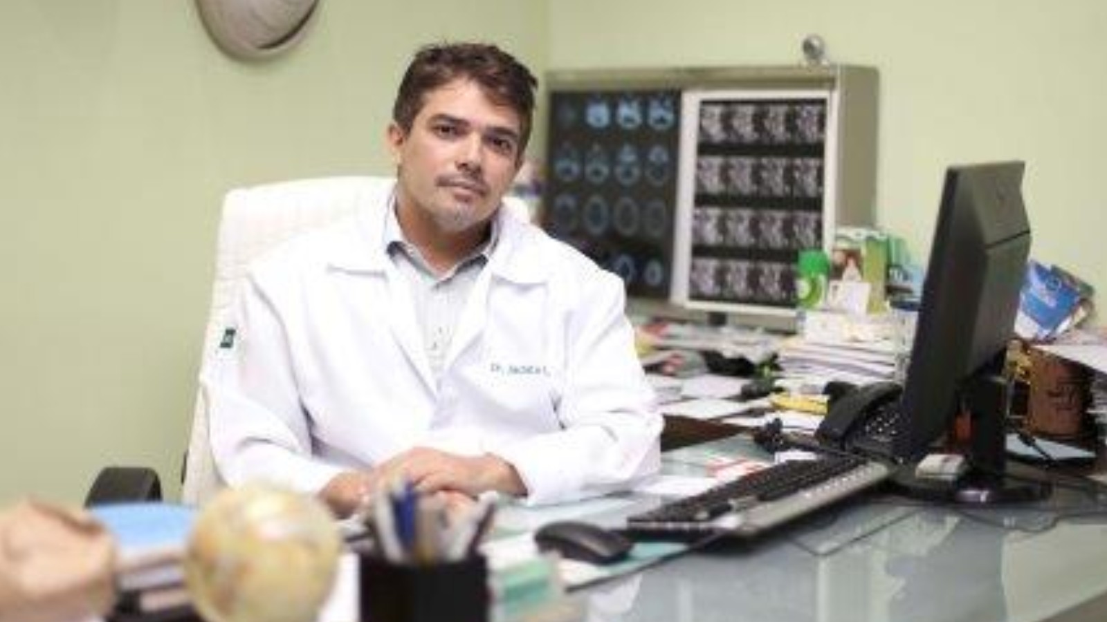 Clínica fundada por Jacinto Lay suspende atendimentos e homenageia neurocirugião após morte: 'dedicou sua vida à medicina'