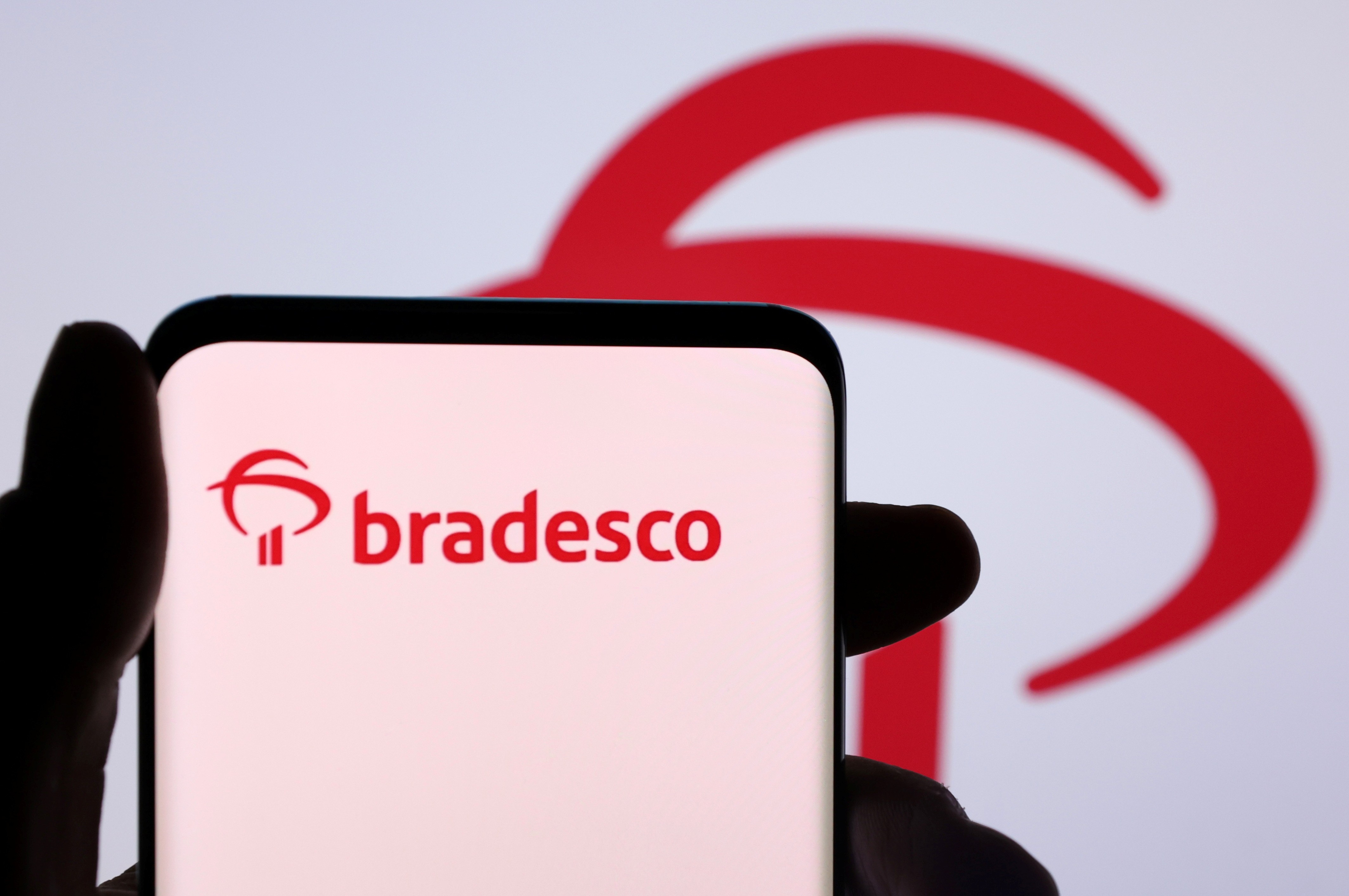 Falha no aplicativo do Bradesco faz dinheiro de clientes 'sumir' da conta e gera reclamações nas redes