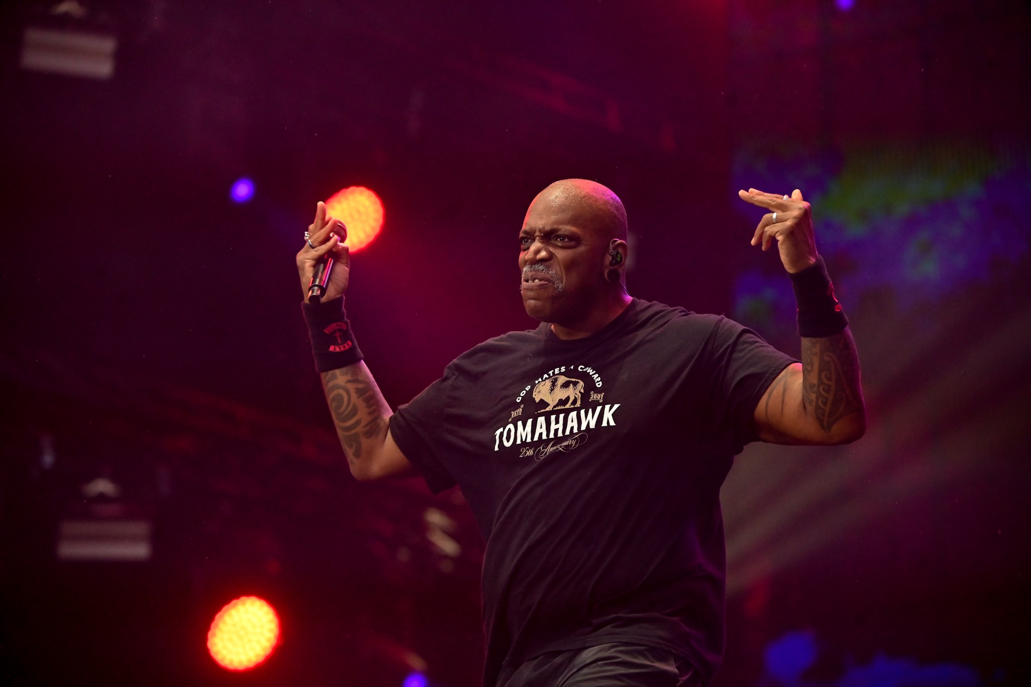 Sepultura aposta em show exclusivo só com 'era Derrick' na penúltima apresentação da carreira no Brasil