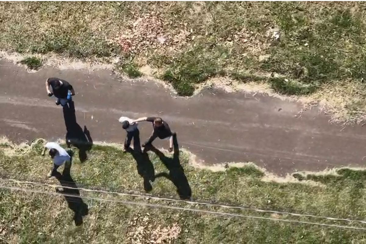 Jovem invade local de trabalho da namorada e morde as costas da adolescente durante agressões, no Paraná