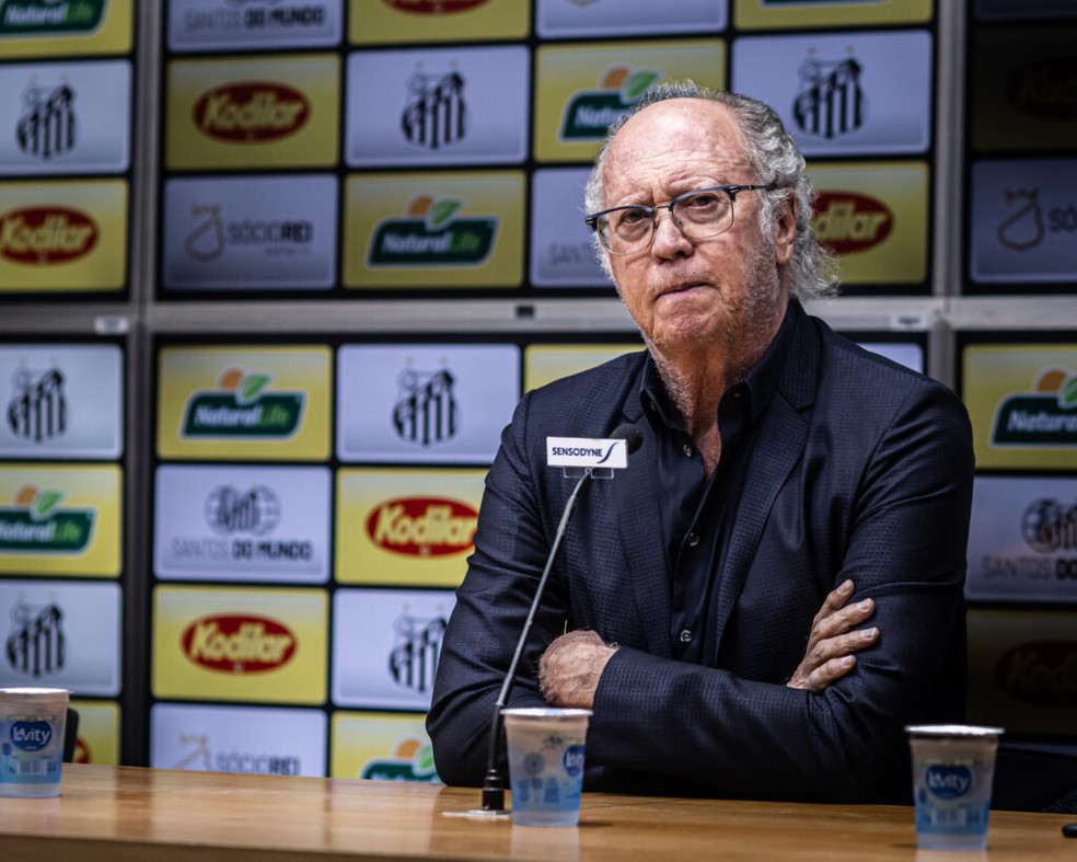 Coordenador esportivo do Santos, Paulo Roberto Falcão — Foto: Raul Baretta/Santos FC