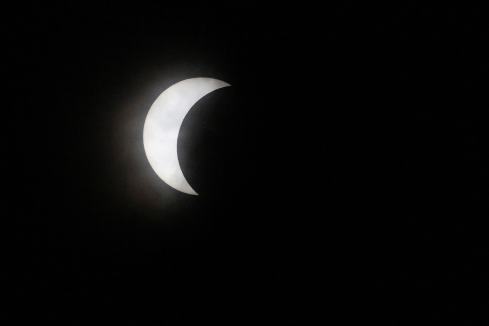 Eclipse parcial visto de Eagle Pass, no Texas. — Foto: Reuters/Christian Monterrosa