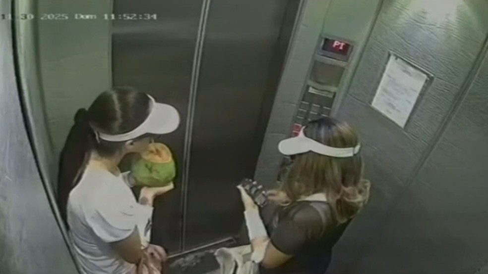 Imagens da câmera do elevador mostram elas conversando antes do crime. — Foto: Reprodução/TV Verdes Mares