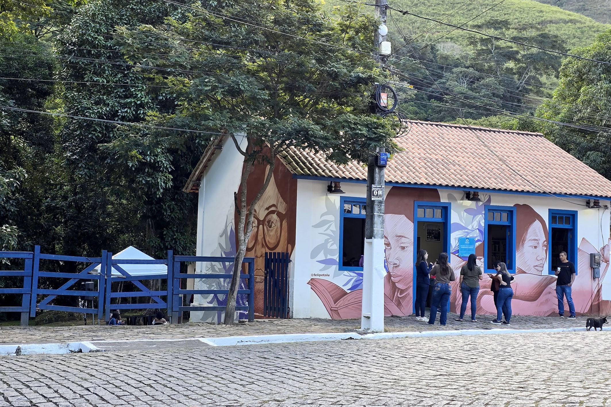 Biblioteca pública recebe novas edições do projeto "Manhãs com Henriqueta"