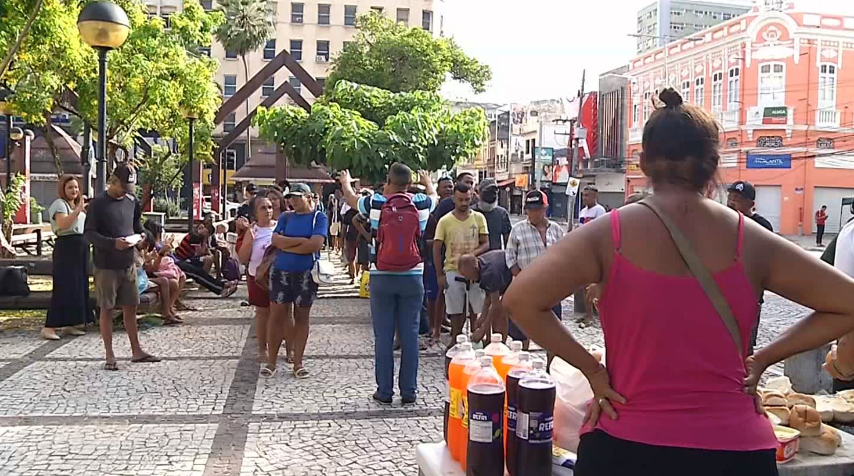 Pessoas em situação de rua em Fortaleza contam com apoio de ONGs e igrejas