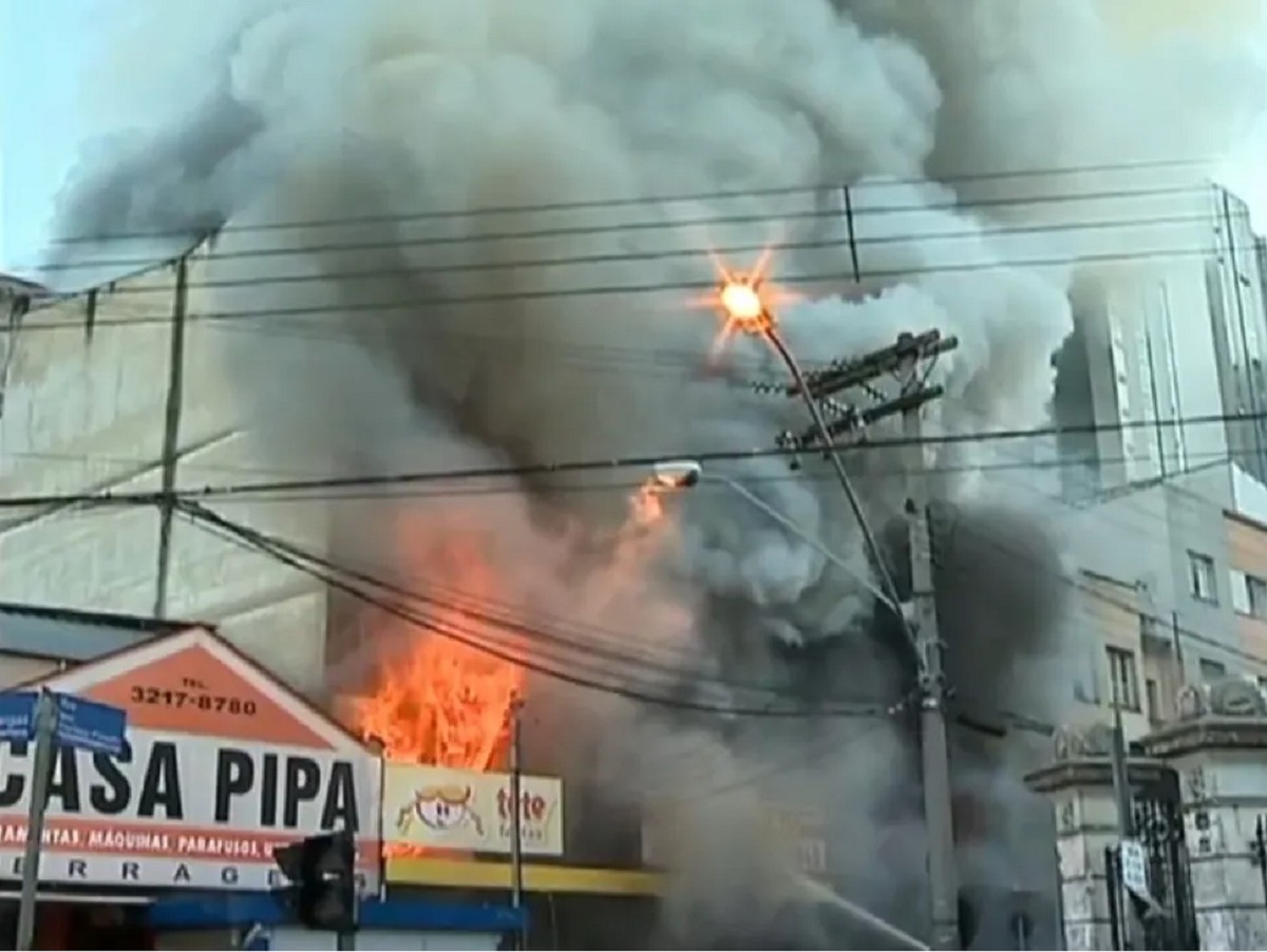 Justiça autoriza leilão de loja do Castelo da Borracha para pagar vítimas de incêndio em 2011 em Juiz de Fora