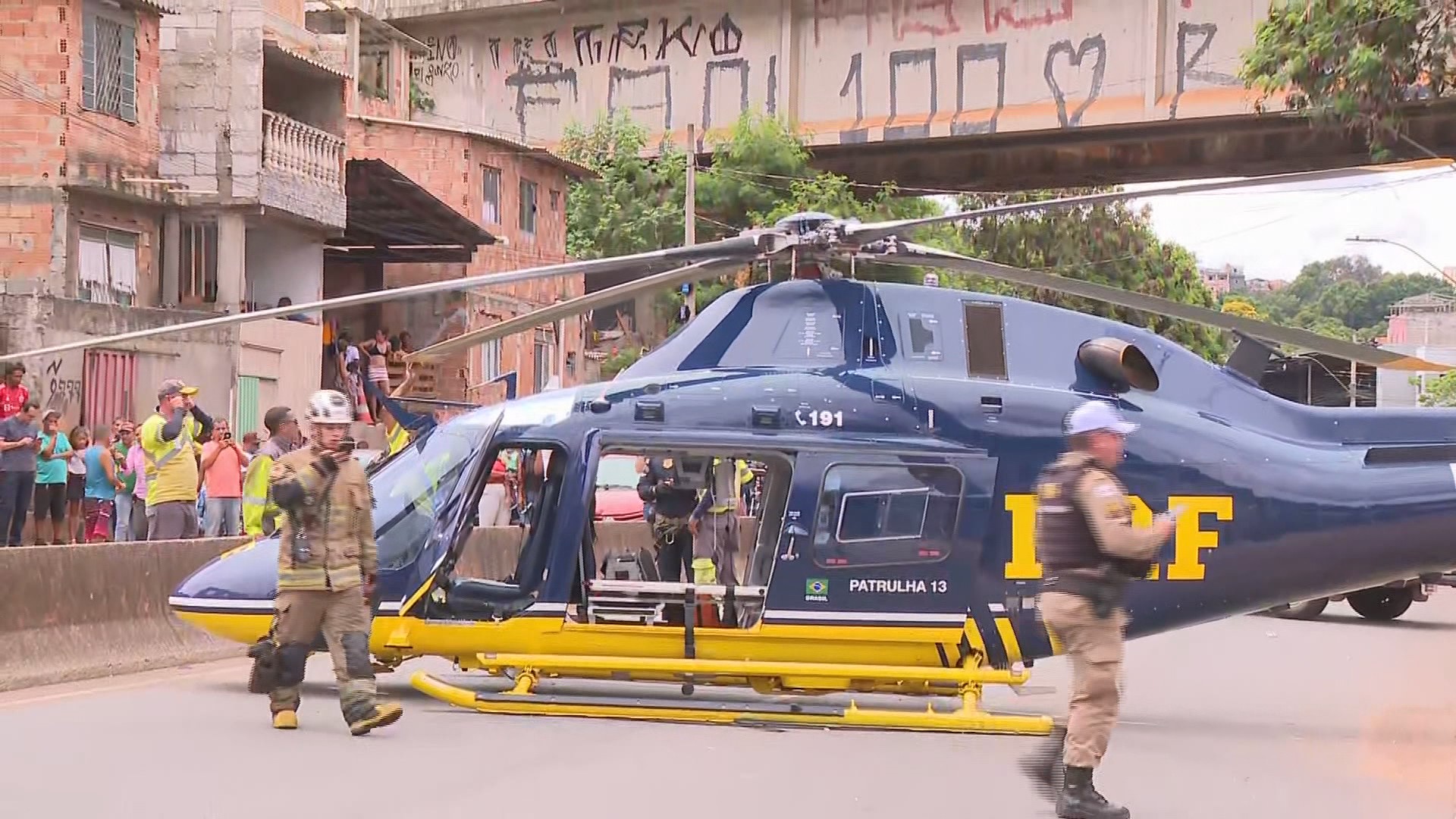 Helicóptero que fez pouso forçado em BH teve 'perda súbita de rotação', afirma PRF