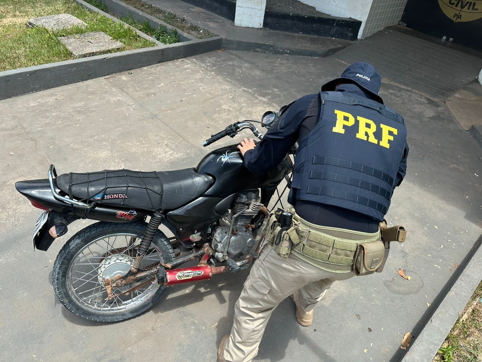 Motocicleta com sinais de adulteração é apreendida pela PRF em Santarém