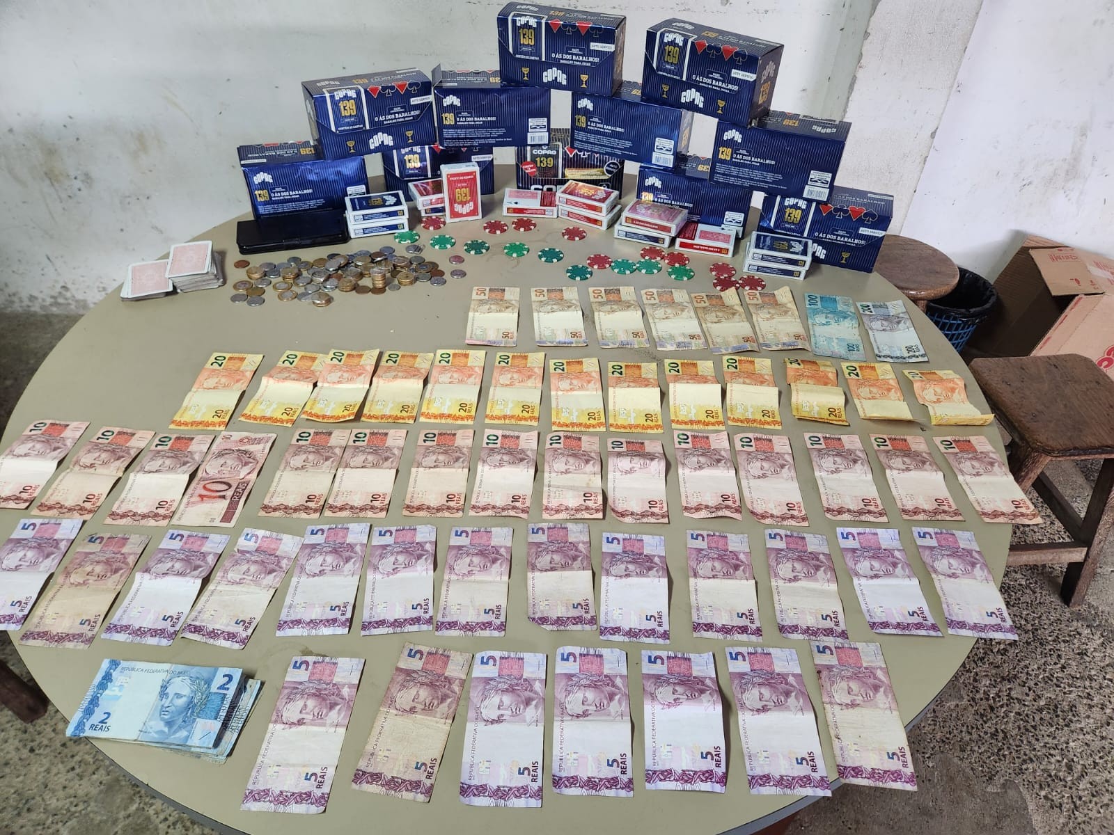 Operação fecha bares e casa de jogos clandestina em Cerquilho 