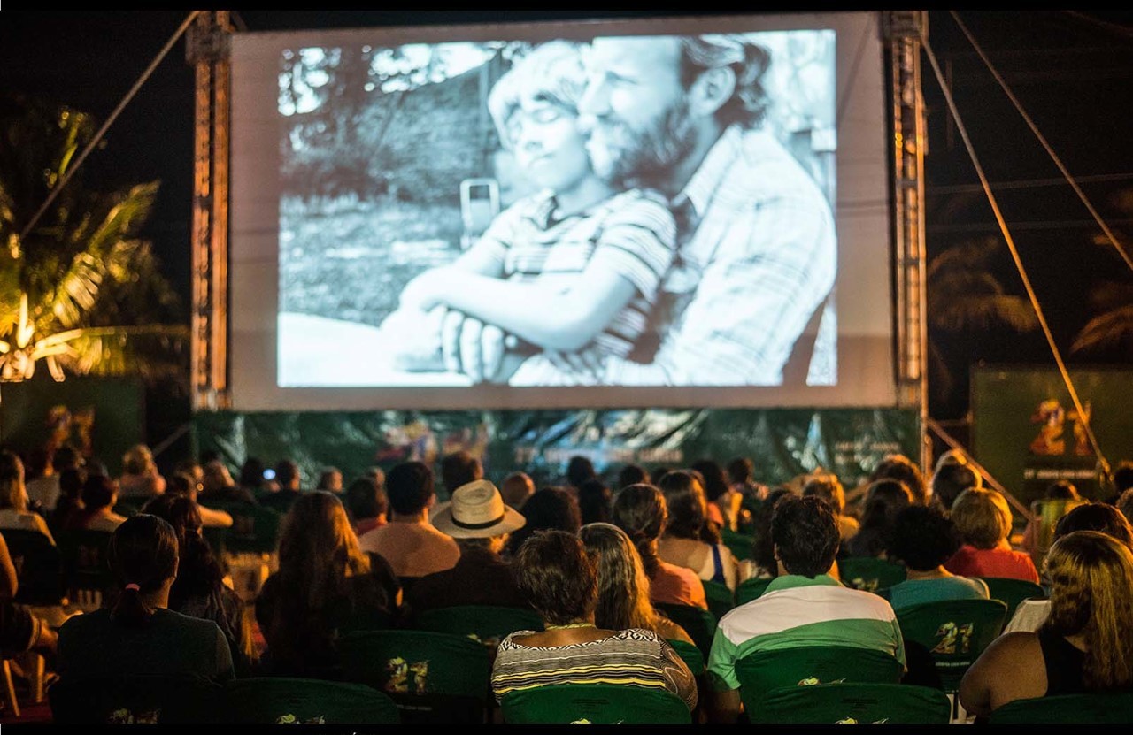 Projeto ‘Cine Estreito’ vai levar sessões de cinema itinerante à comunidade em bairros de Óbidos