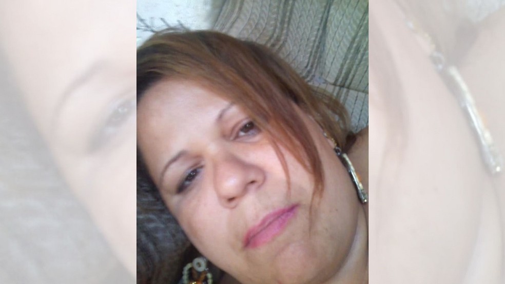 1 de 2
Mulher &eacute; encontrada morta e enterrada em quintal de casa em Guai&ccedil;ara (SP) &mdash; Foto: Redes Sociais/Reprodu&ccedil;&atilde;o