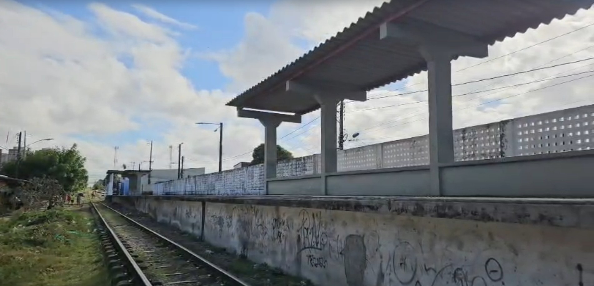 Jovem é morta a tiros perto de estação de trem na Zona Oeste de Natal