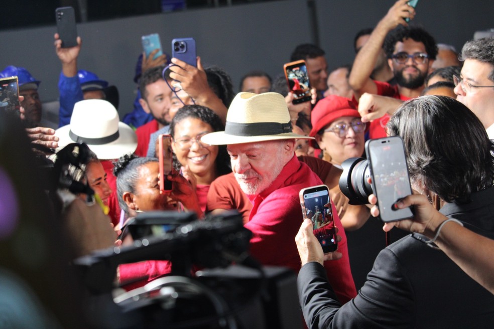 Lula visita escola estadual, acompanha obras do VLT e participa de ato político em Teresina — Foto: Ananda Soares/g1