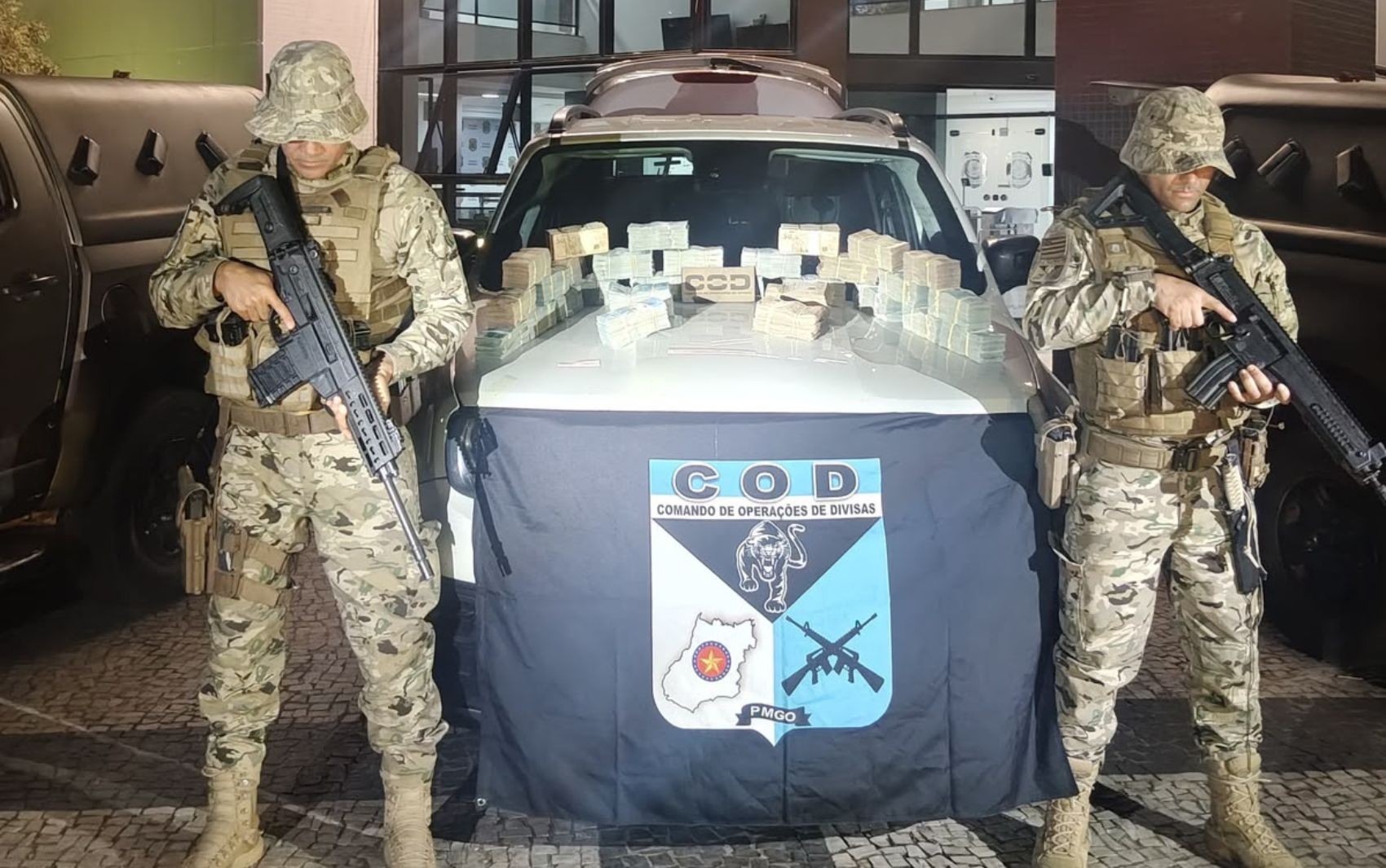 Imagem de destaque da notícia: Polícia encontra R$ 1 milhão em carro na GO-020