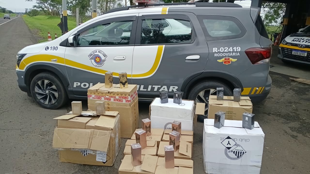 Dupla é presa com 540 frascos de perfumes importados em rodovia no interior de SP