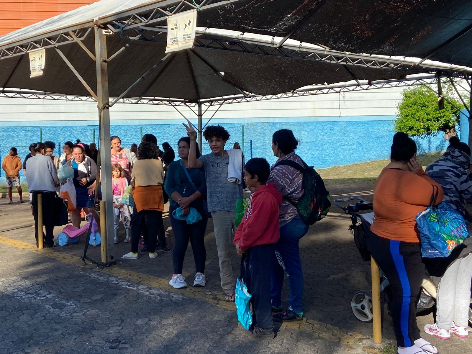 Distribuição gratuita de roupas de frio tem fila de espera em Piracicaba 